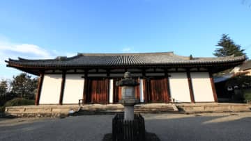 十二位神將圍繞著藥師如來，彷彿要保護他，這是罕見的神社。奈良新藥師寺，可360°參拜