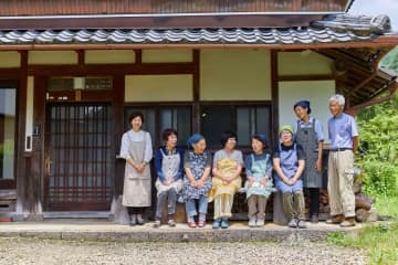 遊學教室是丹波筱山的里山學園，有英文導遊。