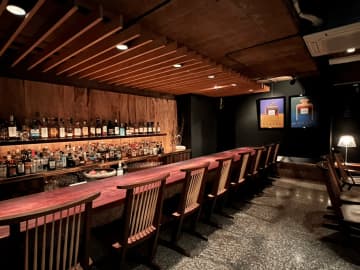 在松山代表性的正宗酒吧“Con Alma”享受愛媛的美味
