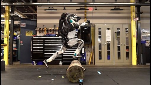 超強的Boston Dynamics的機器人：已經可以達成「側身跳躍」了！