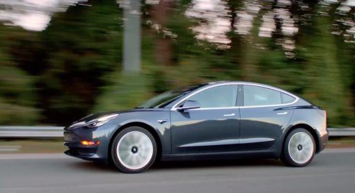 Tesla 虧損兩年後首次獲利：部份 Model 3 亦將轉移到中國生產