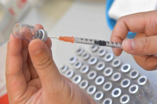 新冠疫苗累計接種逾867萬劑