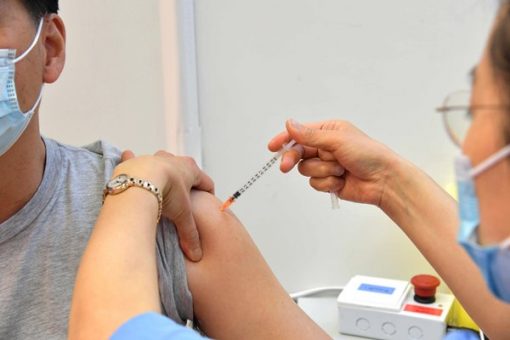 政府冀疫苗接種率下月初升至九成