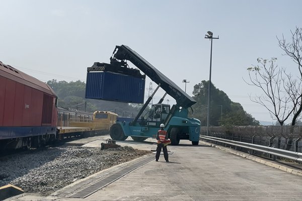 推動利用鐵路運送內地供港物資