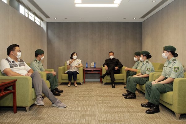 麥美娟訪香港青少年軍總會
