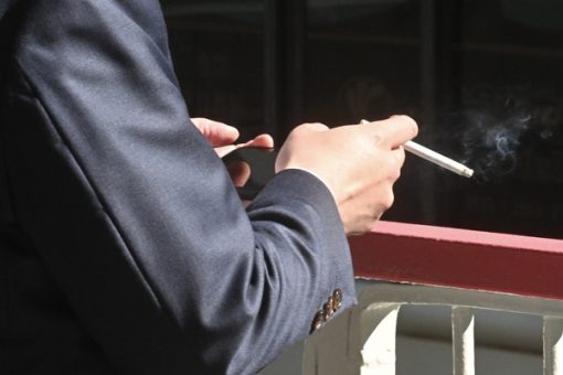加煙草稅合時-防吸煙率反彈