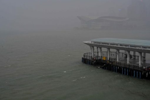 颱風泰利襲港九人傷