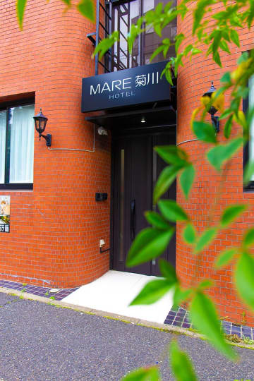 日式房間和小花園迎接您的豪華現代日式空間 / MARE菊川HOTEL