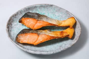 [「越後村上鮭魚鹽引路」將於2023年12月1日至20日舉行！-】-來看看村上的傳統美食－鹹鮭魚的風景。